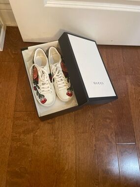 Authentic Gucci floral Leather Sneakers with Red Rose and Green Leaf Embroidery